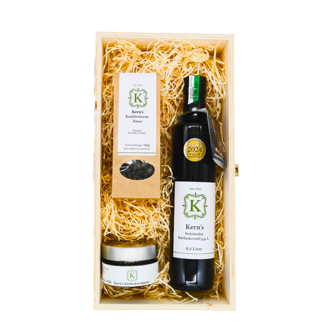 Geschenksholzkiste mit Kürbiskernöl, Pesto und Kerne